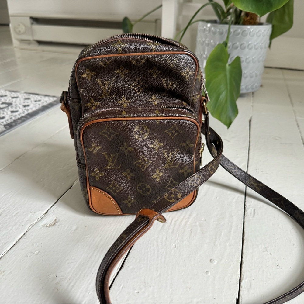 LOUIS VUITTON Amazone Crossbody Bag